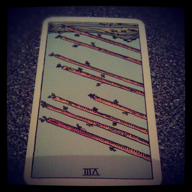 Mein Tag steht im Zeichen der umgekehrten Acht der Stäbe #tarot #tageskarte