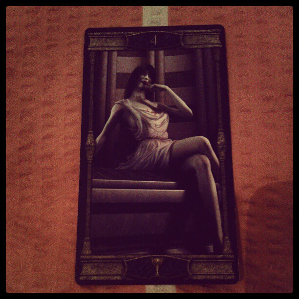 4 der Kelche am heutigen Tage. #tarot #tageskarte #esoterik #spiritualität
