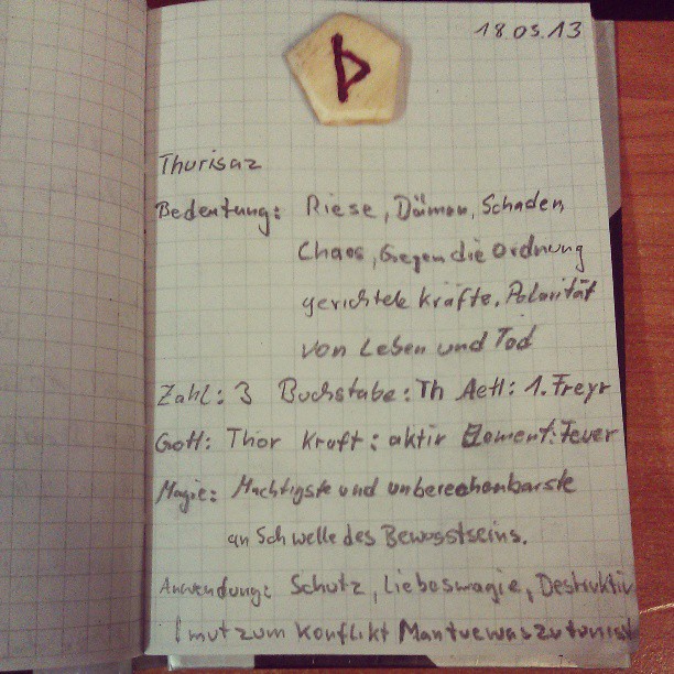 Heutige #tagesrune  ist Thurisaz. #runen #esoterik