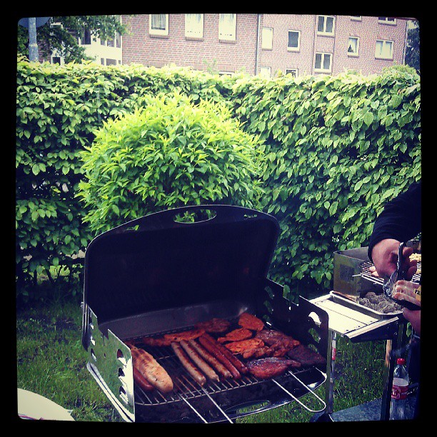Winsen 8Grad Dauerregen der Grill läuft. #grillen #regen #trotz