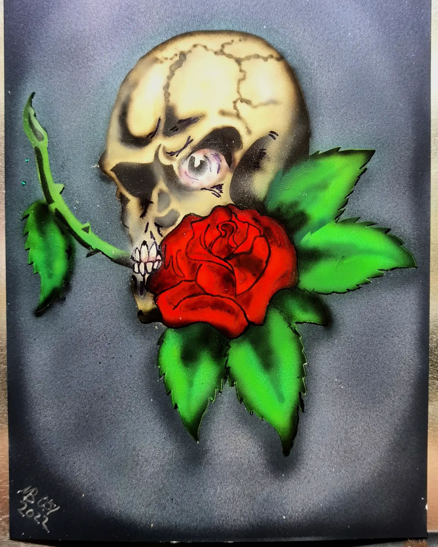 Airbrushed Skull with a rose. 
On sythetic Paper. Made with selfcutted stencils.  #airbrush #vallejo #art #syntheticpaper #painting #skull #rose #schädel #darkart #kunst #createxcolors #diy #airbrushing #airbrushart #luftpinsel #totenschädel #phantasyart